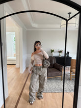 Load image into Gallery viewer, Cold shoulder top