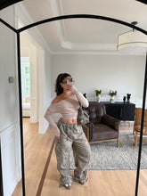 Load image into Gallery viewer, Cold shoulder top