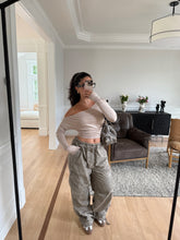 Load image into Gallery viewer, Cold shoulder top