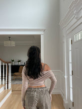 Load image into Gallery viewer, Cold shoulder top