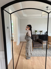 Load image into Gallery viewer, Cold shoulder top