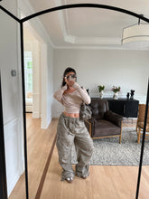 Load image into Gallery viewer, Cold shoulder top