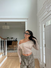Load image into Gallery viewer, Cold shoulder top